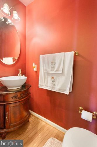 37 Louvain Dr, Hanover PA 17331-8696 exterior