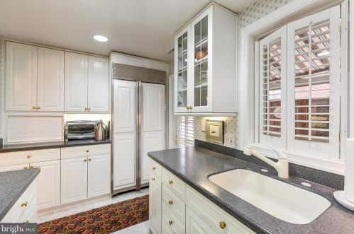 217 6 St, Washington DC 20003-1135 exterior