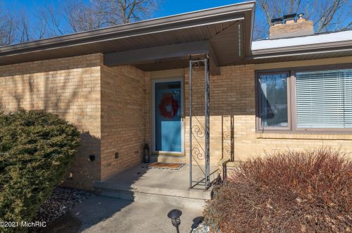 3120 Fleetwood Dr, Kalamazoo, MI 49024-5658