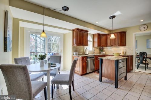 16616 Cutlass Dr, Rockville MD 20853-1332 exterior