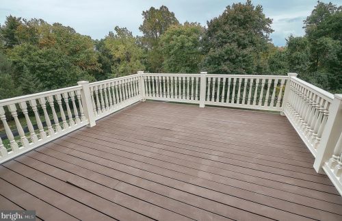 2221 Jefferson Ln, Huntingdon Valley PA 19006-6038 exterior