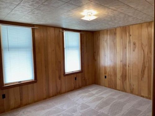 64 Race St, Manor PA 15665-1609 exterior