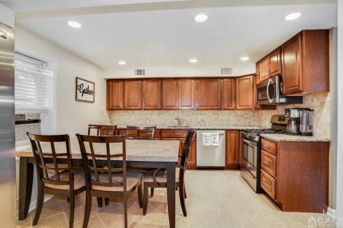 33 Coddington Ave, Avenel NJ 07001-1941 exterior