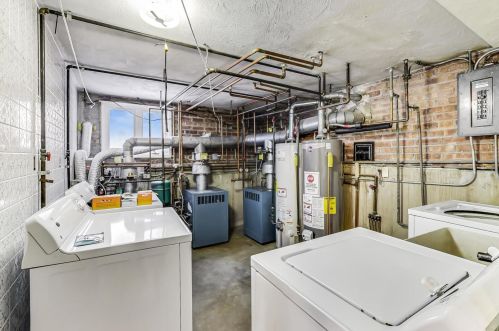 8336 Berwyn Ave, Chicago IL 60656-1430 exterior