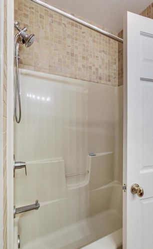 1112 Damen Ave, Chicago IL 60622 exterior