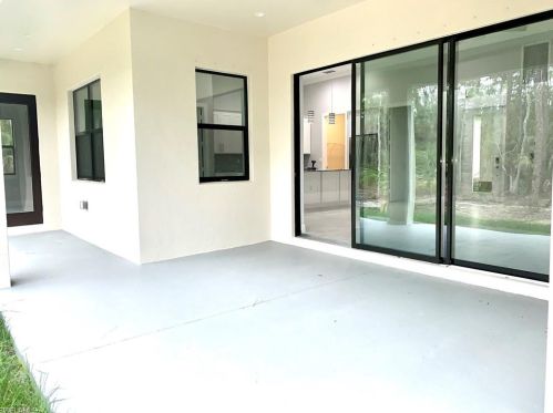 898 10 St, Naples FL 34117-2221 exterior