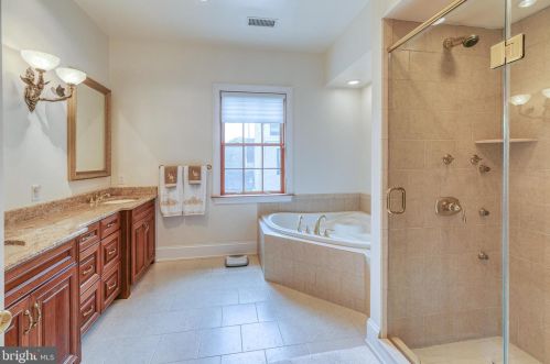 124 Bainbridge St, Philadelphia PA 19147-1866 exterior