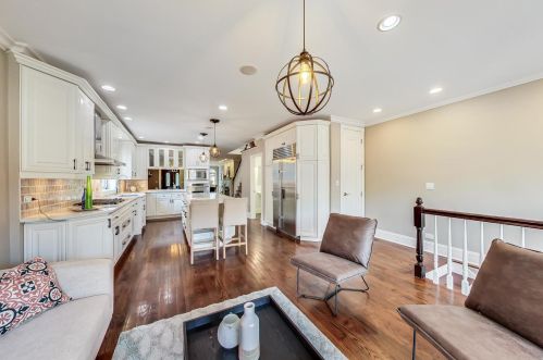 1542 Oakdale Ave, Chicago IL 60657-4024 exterior