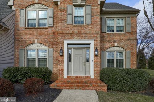 2933 Hearthside Ln, Lancaster PA 17601-1457 exterior