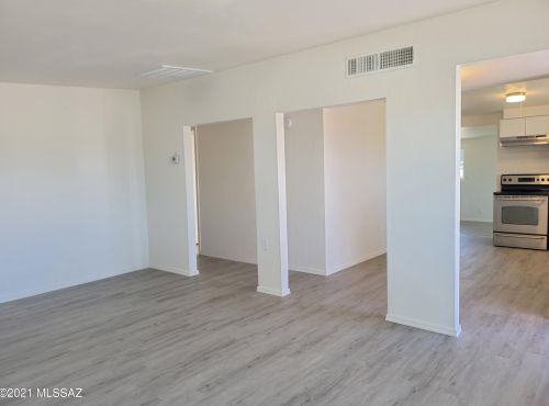 4941 La Cholla Blvd, Tucson AZ  85705-1260 exterior