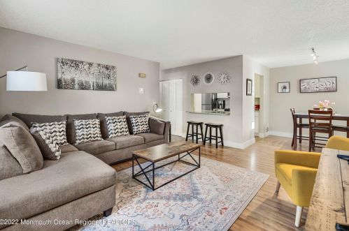 102 Daffodil Dr, Jackson Twp NJ  08527-4171 exterior