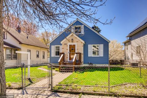 1051 Cumberland St, Saint Paul, MN 55117-5171