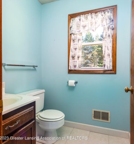 1225 Sandhill Dr, Dewitt MI 48820-9551 exterior