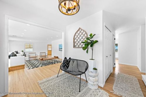 284 Pelican Rd, Middletown NJ 07748-3040 exterior