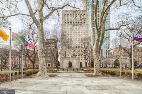 265 9th St, Philadelphia PA 19107-1832 exterior