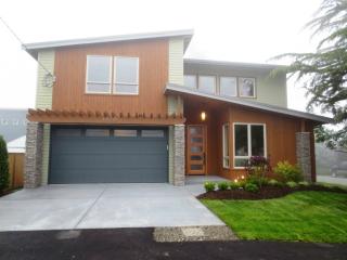 1470 100th St, Seattle, WA 98177-9403