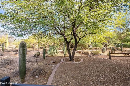 2621 Peter Seward Dr, Tucson AZ 85745-9611 exterior