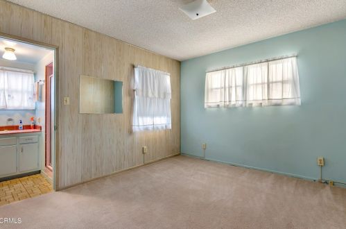 1113 Beverly Dr, Oxnard CA 93030-4813 exterior