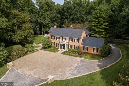 11013 Cripplegate Rd, Rockville MD 20854-1630 exterior