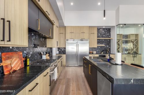 3118 42nd St, Phoenix AZ  85018-6418 exterior