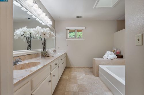 1170 Ridgemont Pl, Concord CA 94521-4831 exterior