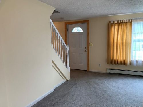 5 Foxcroft Rd, Enfield CT 06082-2430 exterior