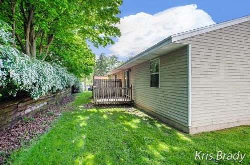 1910 Burton, Grand Rapids MI 49506-4620 exterior