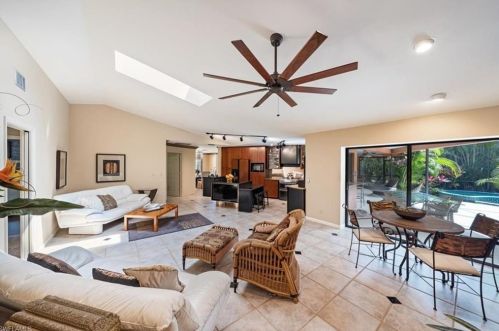 1947 Empress Ct, Naples FL 34110-8141 exterior