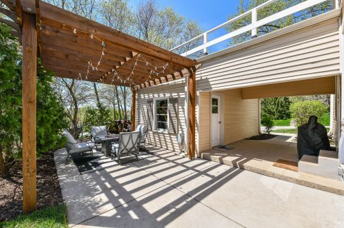 1206 121, Milwaukee WI 53226-3109 exterior