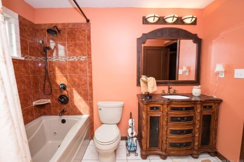 388 Elm St, Wallingford CT 06492-3231 exterior