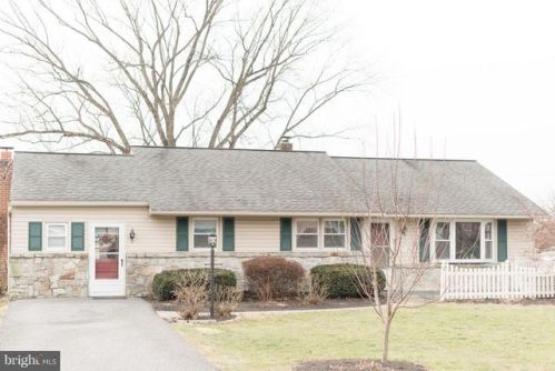 308 Clover Ave, Lancaster PA  17602-4044 exterior