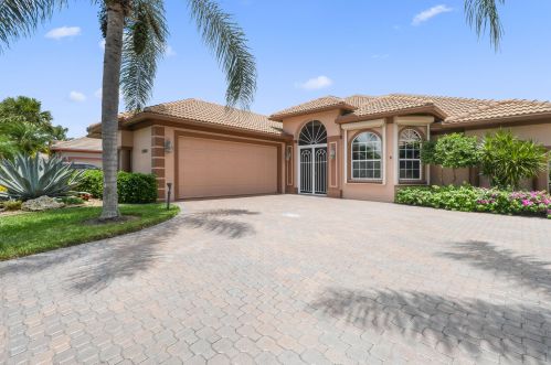 8900 One Putt Pl, Fort Pierce, FL 34986-3069