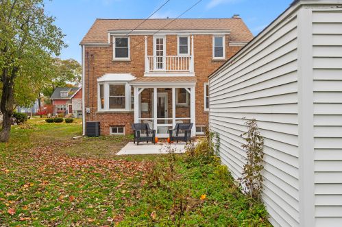 5110 Shoreland Ave, Milwaukee WI  53217-5541 exterior