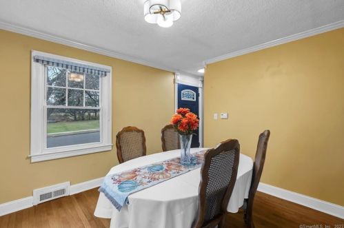 55 Whiton St, Windsor Locks, CT 06096-1830