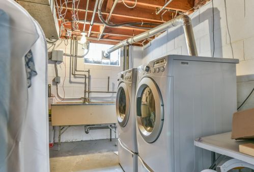 3809 87 St, Milwaukee WI 53225-3512 exterior