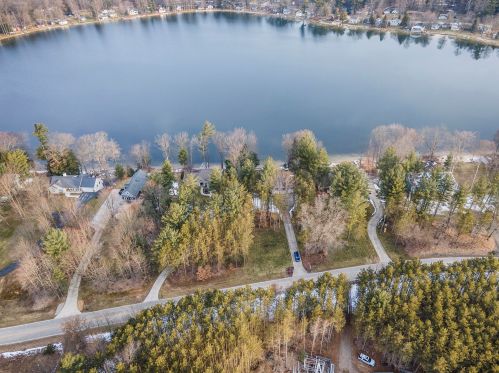 4317 Pinebluff Dr, Grant, MI 49327-8423