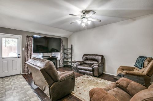 9945 Crystal Vly Way, Dallas TX 75227-5235 exterior