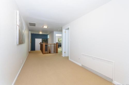 33 Pne Rdg Rd, Wilton CT 06897-2714 exterior