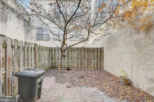 1034 4th St, Philadelphia PA  19147-4106 exterior