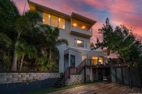 5201 Kuaiwi Pl, Honolulu HI 96821-1560 exterior