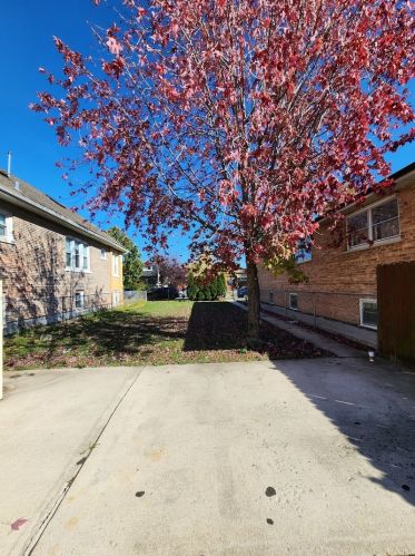 5740 Kilbourn Ave, Chicago, IL 60646-5914