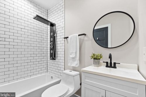 32 Franklin St, Washington DC  20002-1008 exterior