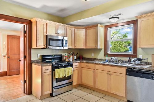 422 Baldwin St, Madison WI 53703-1746 exterior