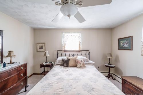 10 Montclair Dr, Enfield CT 06082-3025 exterior