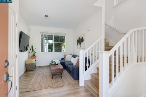 1321 Tapestry Ln, Concord CA 94520-3965 exterior