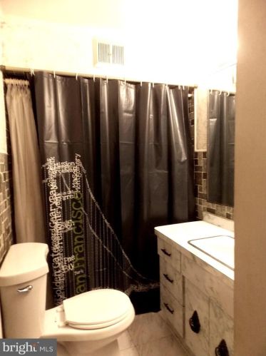 704 Christian St, Philadelphia PA 19147-3912 exterior