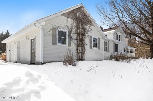 24735 6th Ave, Gobles, MI 49055-9256