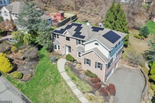 11 Skyline Dr, Town Center, NJ 07052-1412