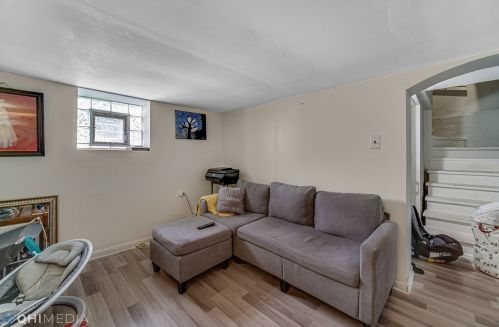 5725 Giddings St, Chicago IL 60630-2930 exterior