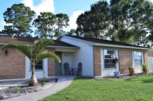 890 Walters Ter, Fort Pierce FL  34983-3987 exterior
